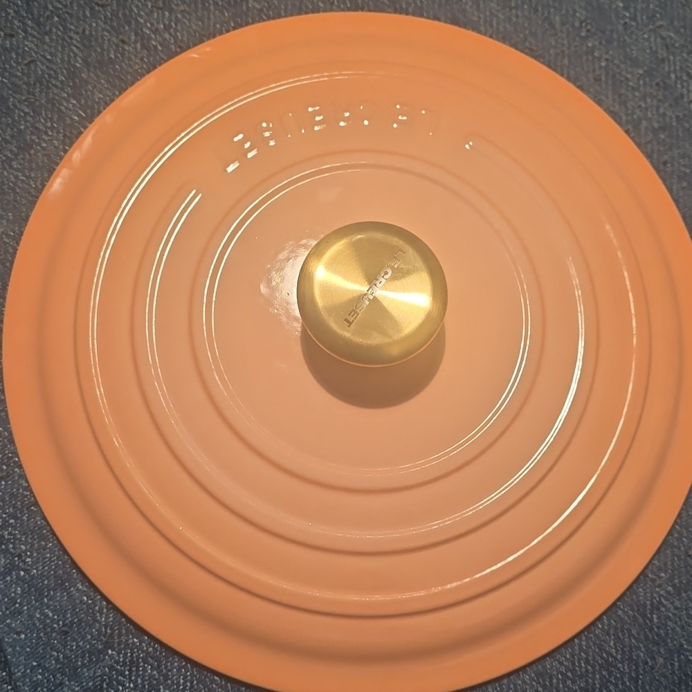 NEW!!! Le Creuset ® Signature 7.25-Qt. Peche Enameled Cast Iron Round Dutch Oven - Picture 11 of 16